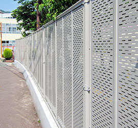 目隠しフェンス